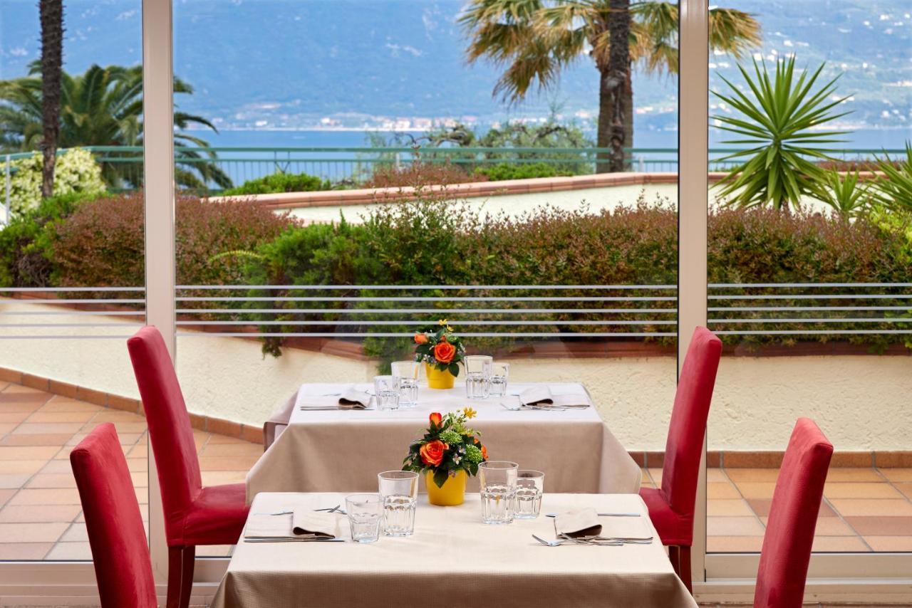 Hotel Royal Village Limone sul Garda Exterior photo