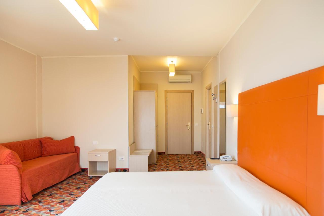 Hotel Royal Village Limone sul Garda Room photo
