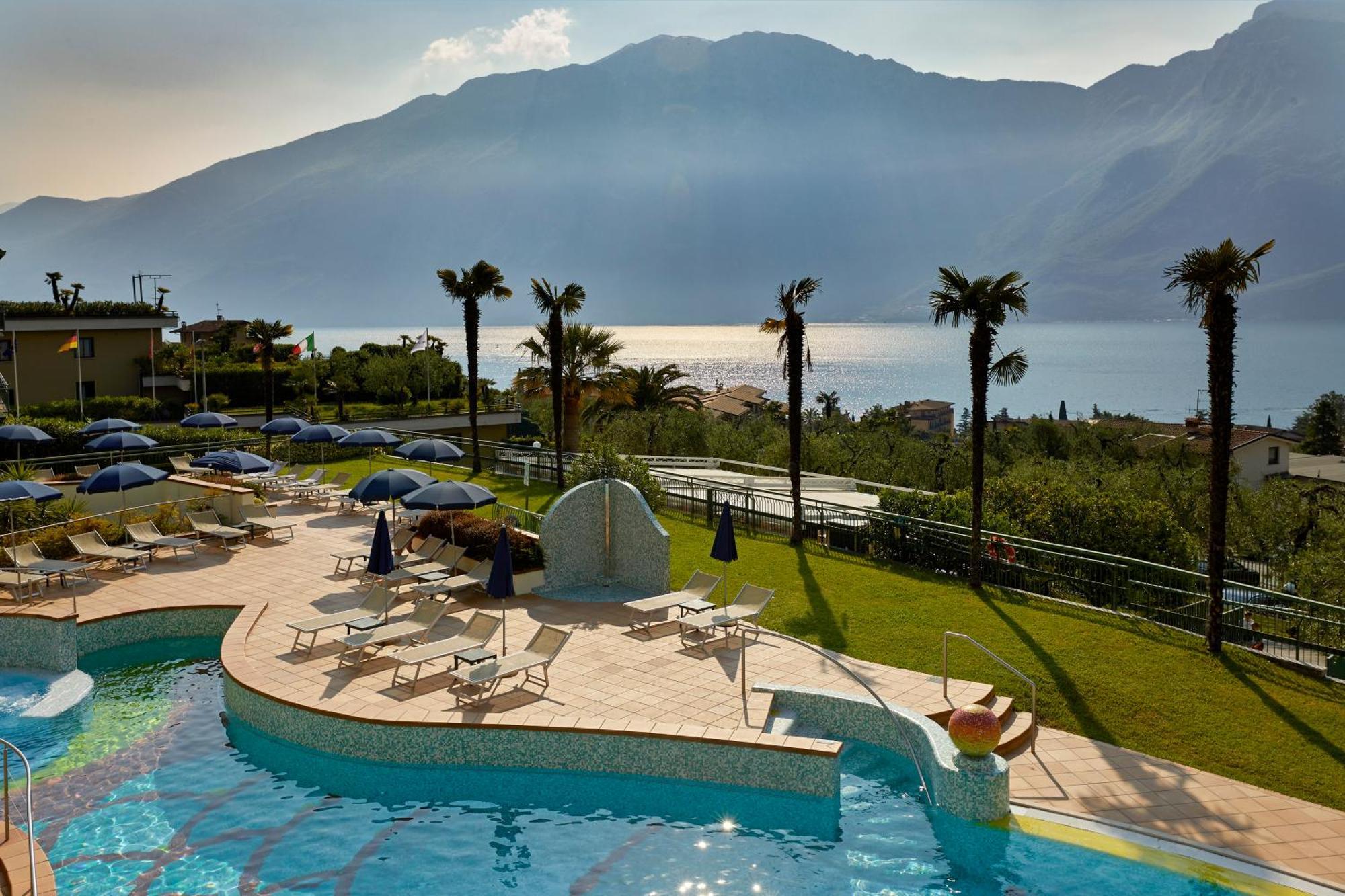 Hotel Royal Village Limone sul Garda Exterior photo