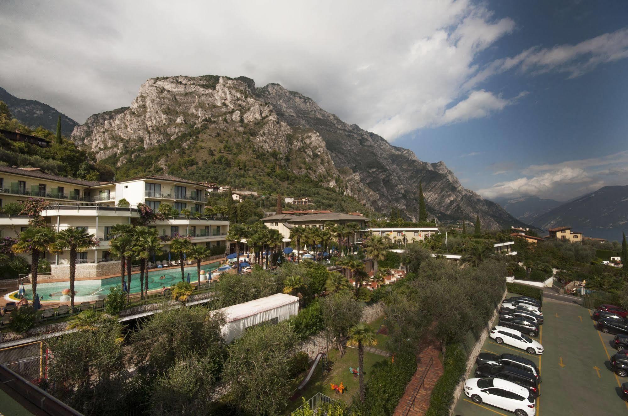 Hotel Royal Village Limone sul Garda Exterior photo