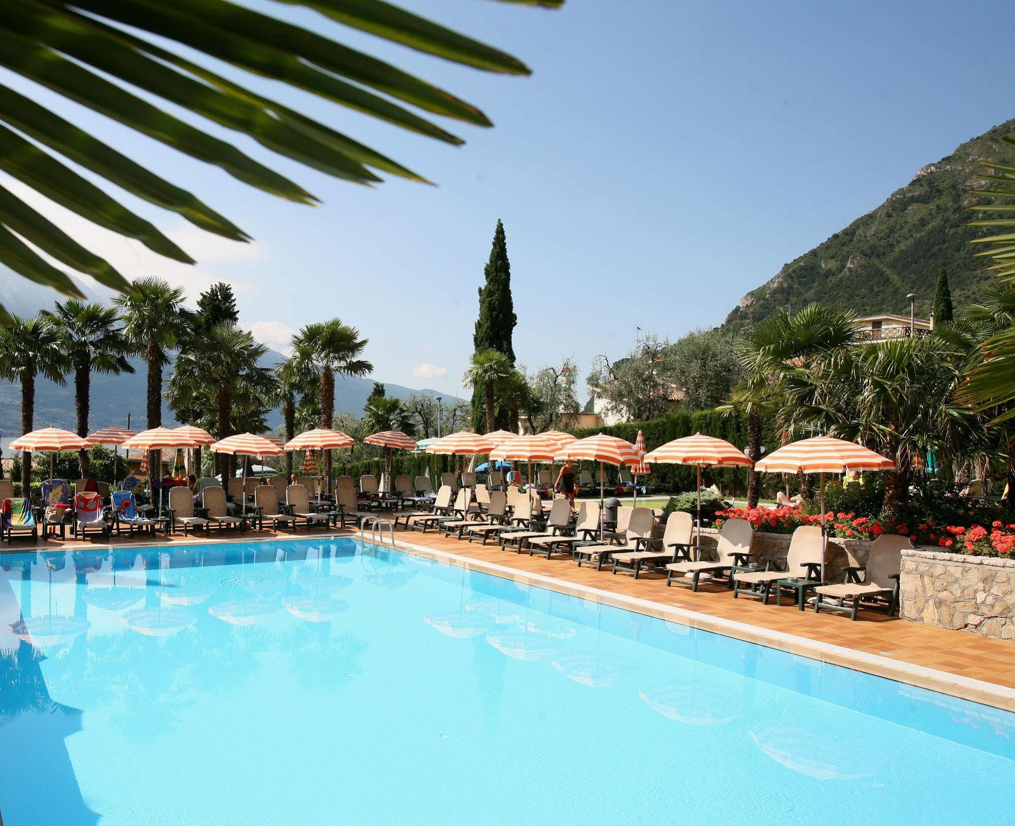 Hotel Royal Village Limone sul Garda Exterior photo