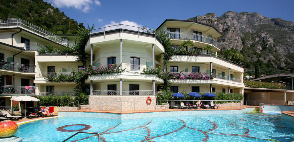 Hotel Royal Village Limone sul Garda Exterior photo