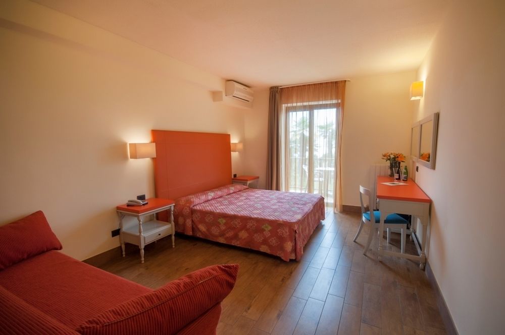 Hotel Royal Village Limone sul Garda Exterior photo